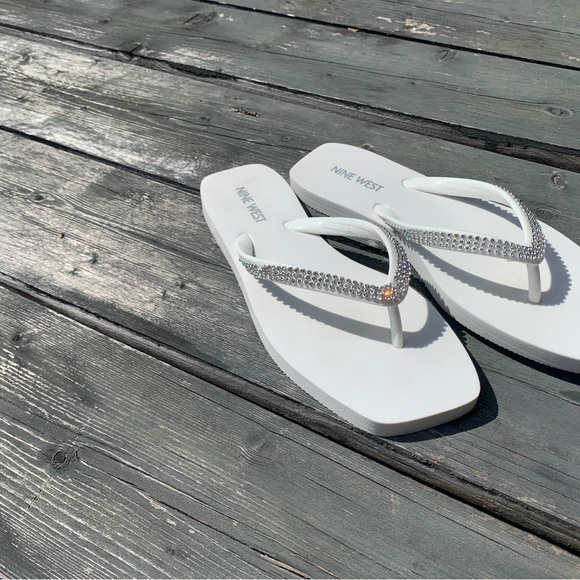 Bedazzle sandals - Picture 3 of 4